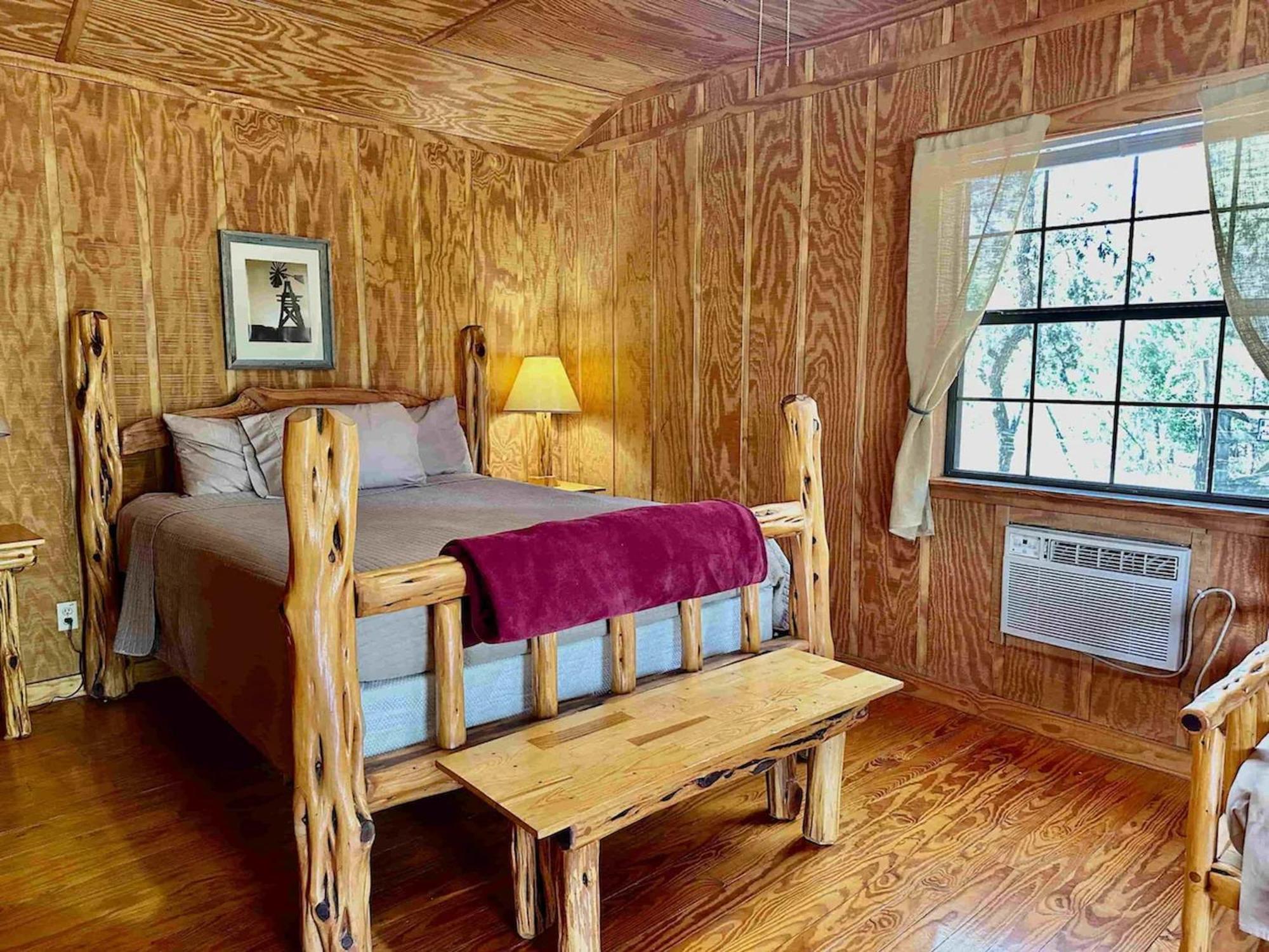 Crc Ranch Retreat Hotel Bandera Room photo