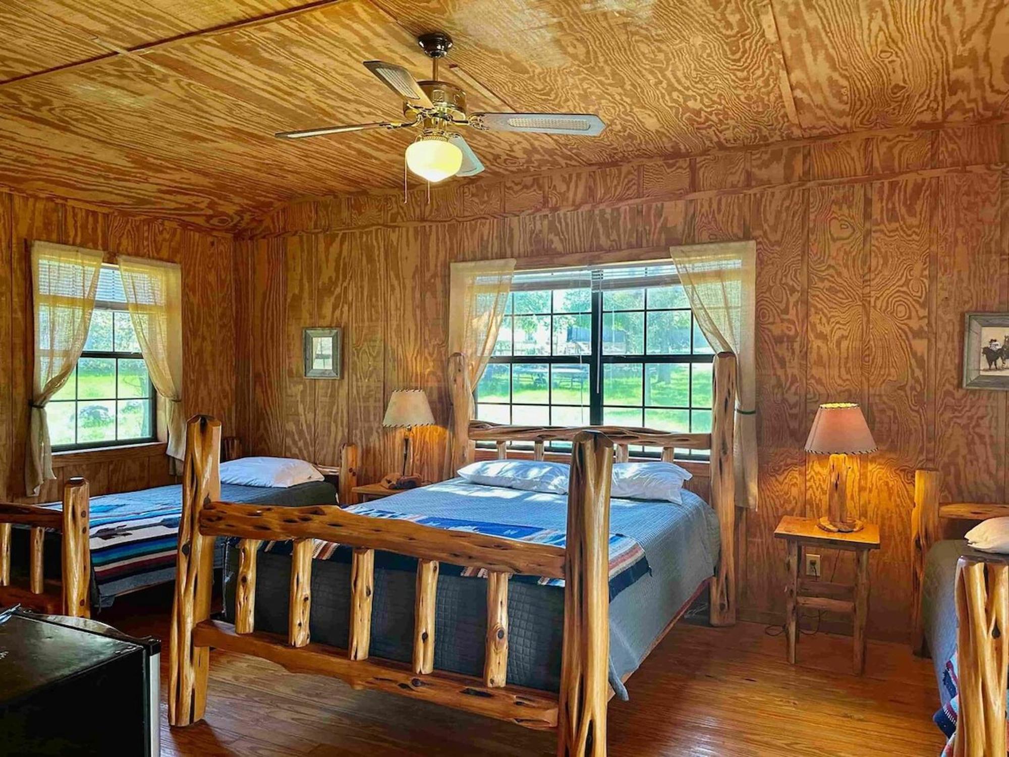 Crc Ranch Retreat Hotel Bandera Exterior photo