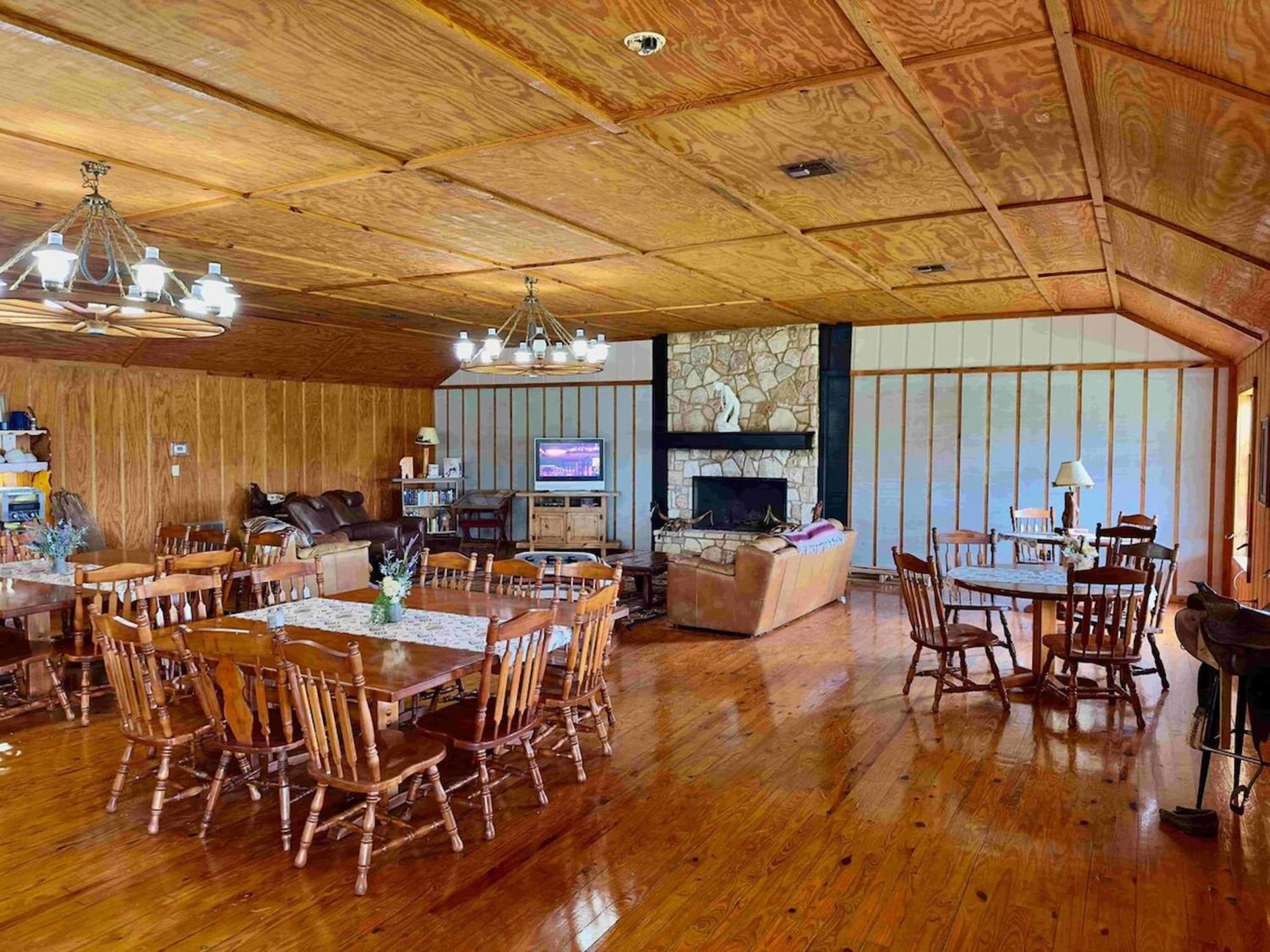 Crc Ranch Retreat Hotel Bandera Exterior photo