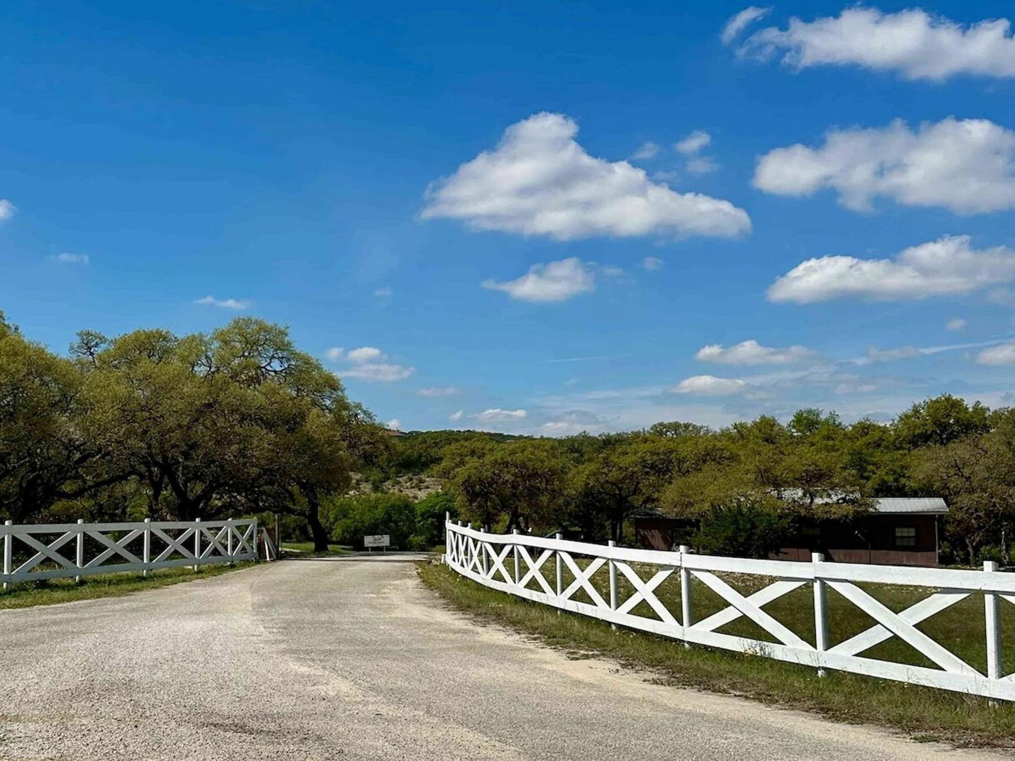 Crc Ranch Retreat Hotel Bandera Exterior photo